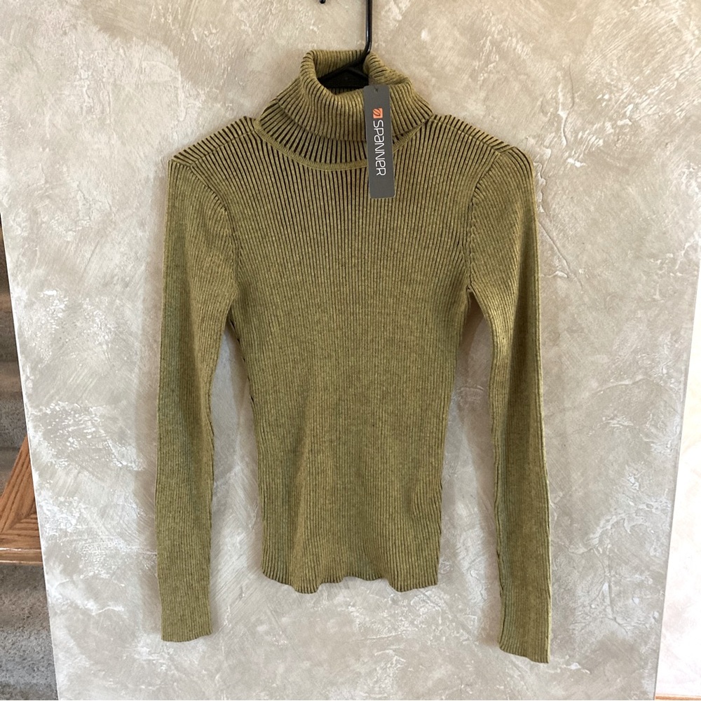Spanner Ribbed Turtleneck Sweater